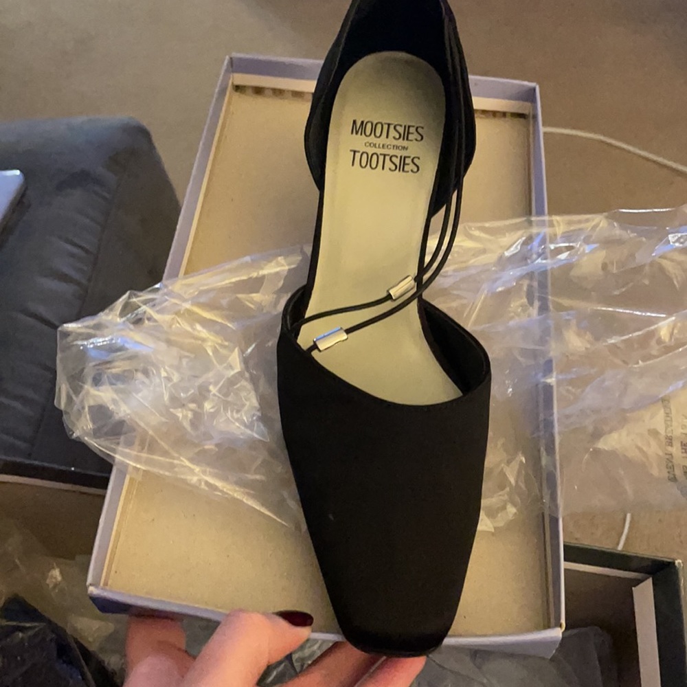 Mootsies Tootsies Collection Black Silky Heals w/ Bead